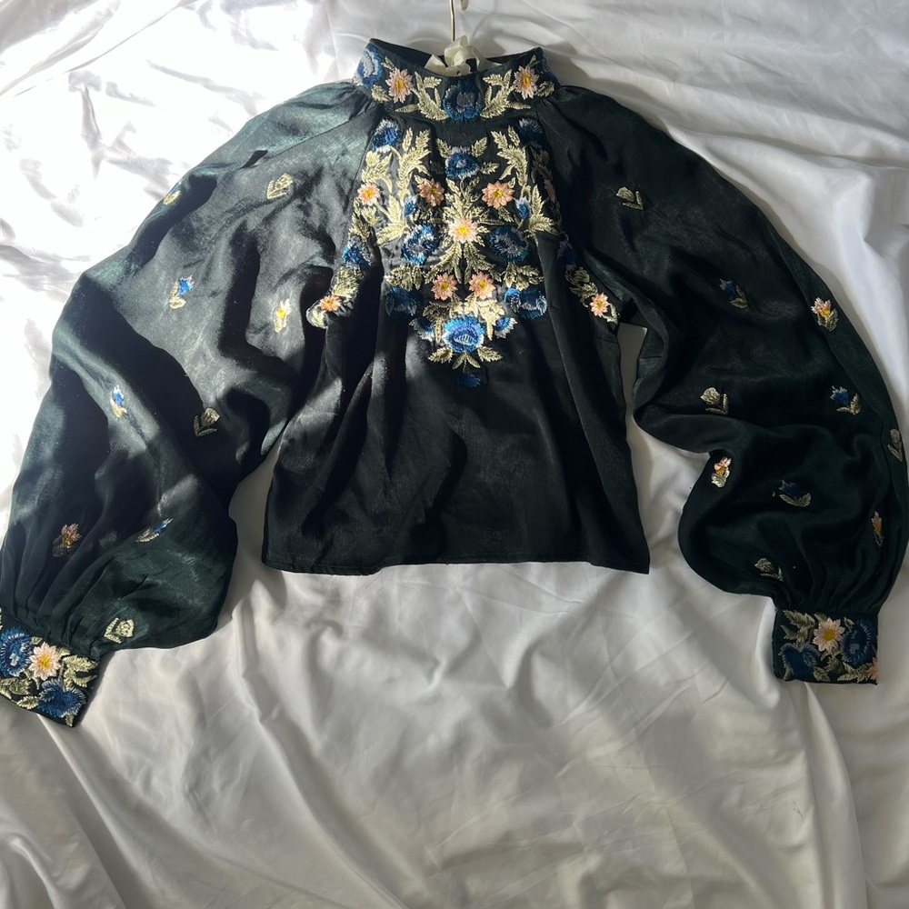 Free People Embroidered Balloon Sleeve Blouse – Size Small